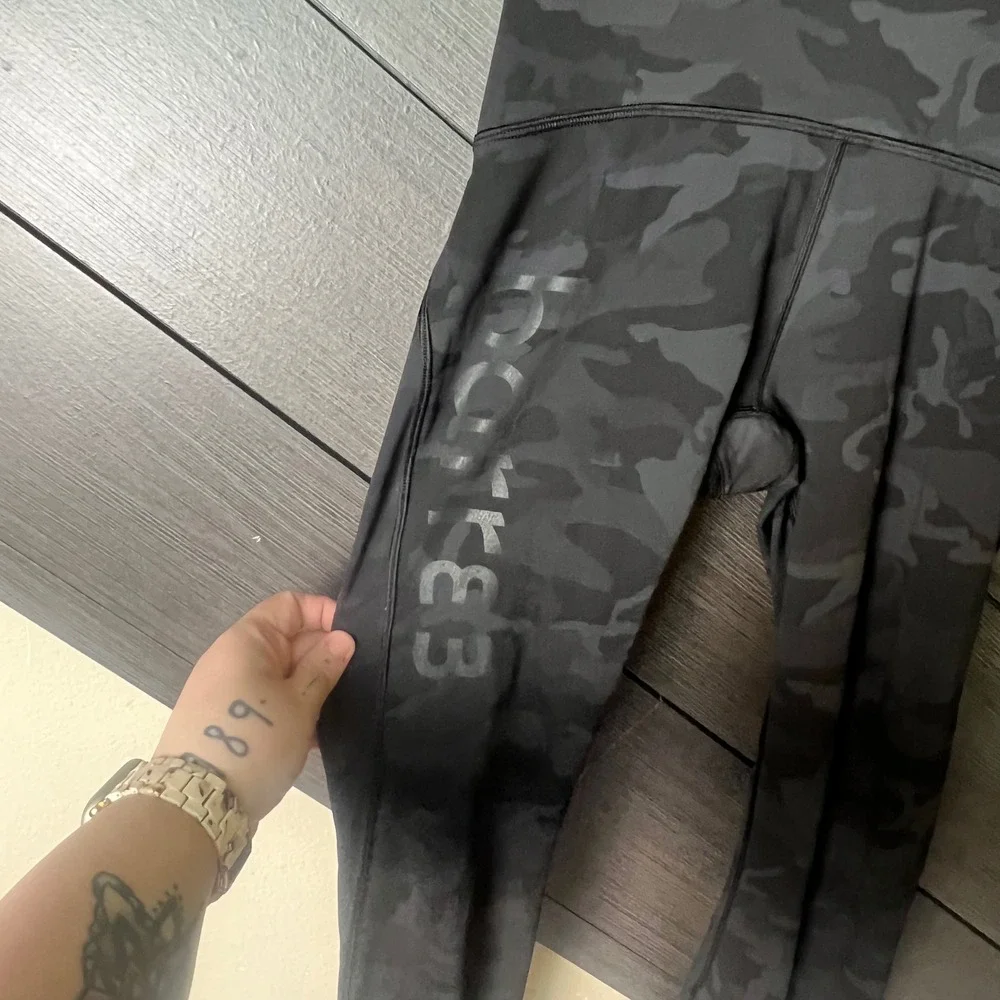 Lululemon x Barre3 Women's Camo High Rise 7/8 Leggings Size 6 Black Activewear